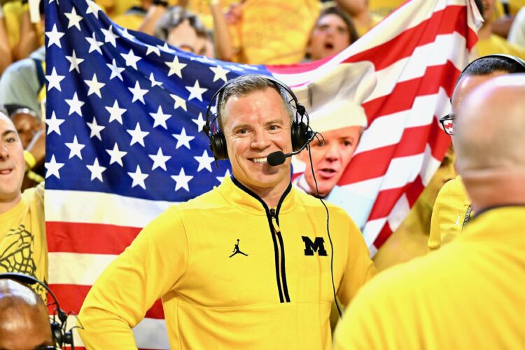 Michigan basketball coach leaves for NBA position